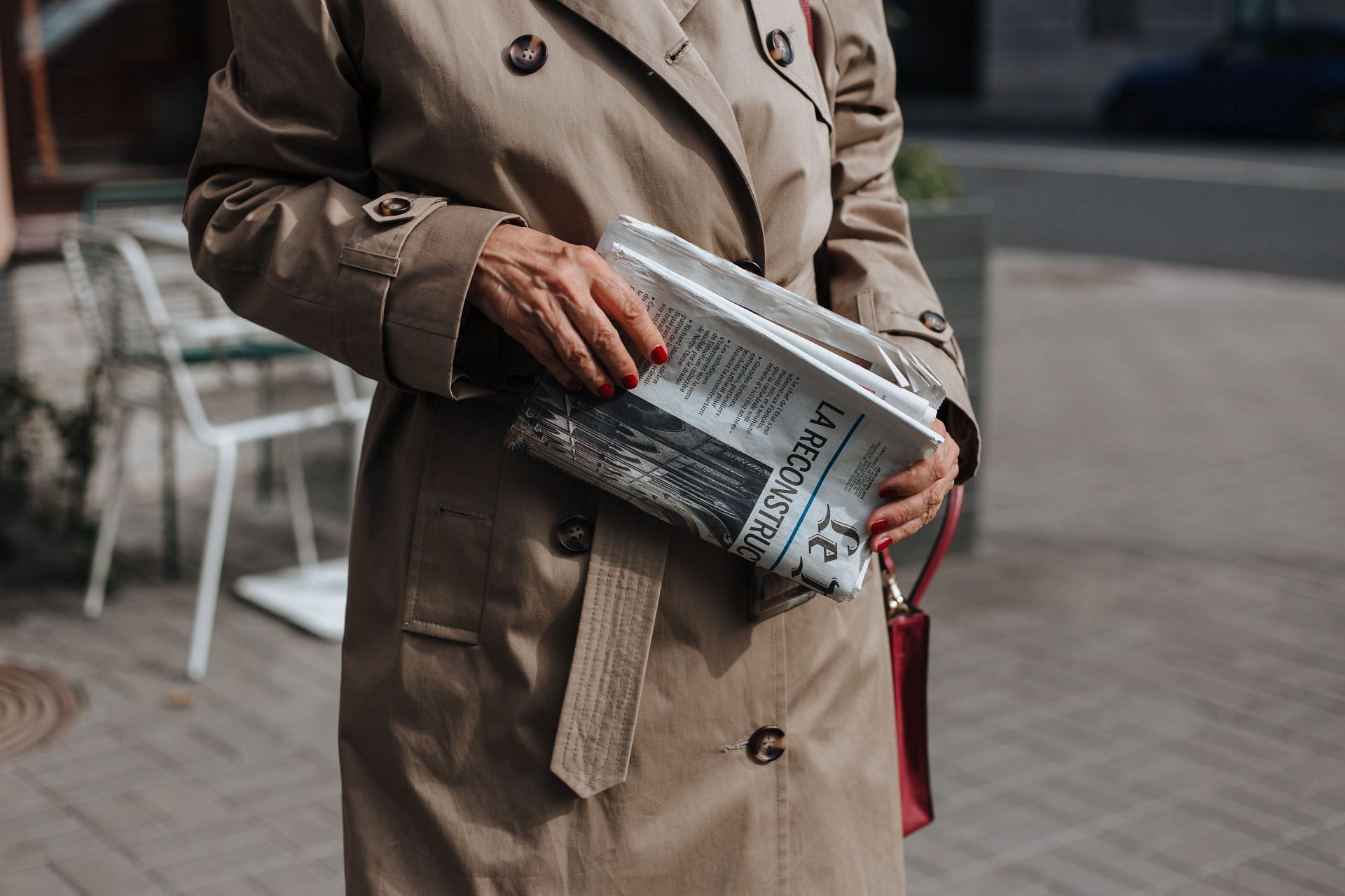 Pruney fingers causes (image sourced via Pexels / Photo by cottonbro)