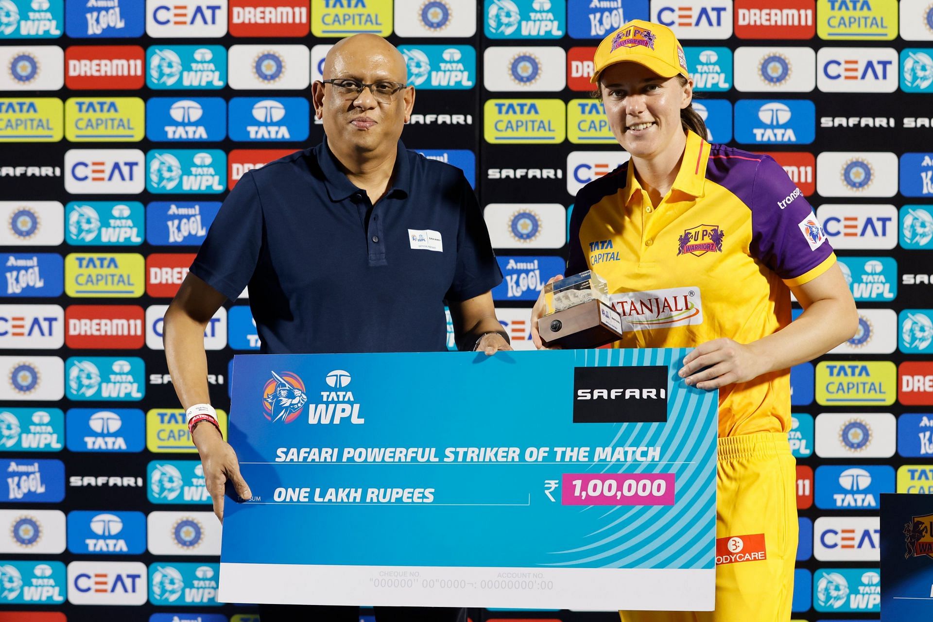 Tahlia McGrath receiving an award. (Image Courtesy: X/Women&#039;s Premier League)