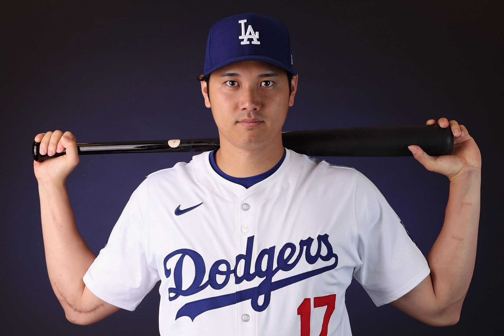 Ohtani showed off his power with a solid ground ball to the right side of Dodgers lefty Ryan Yarbrough during the practice