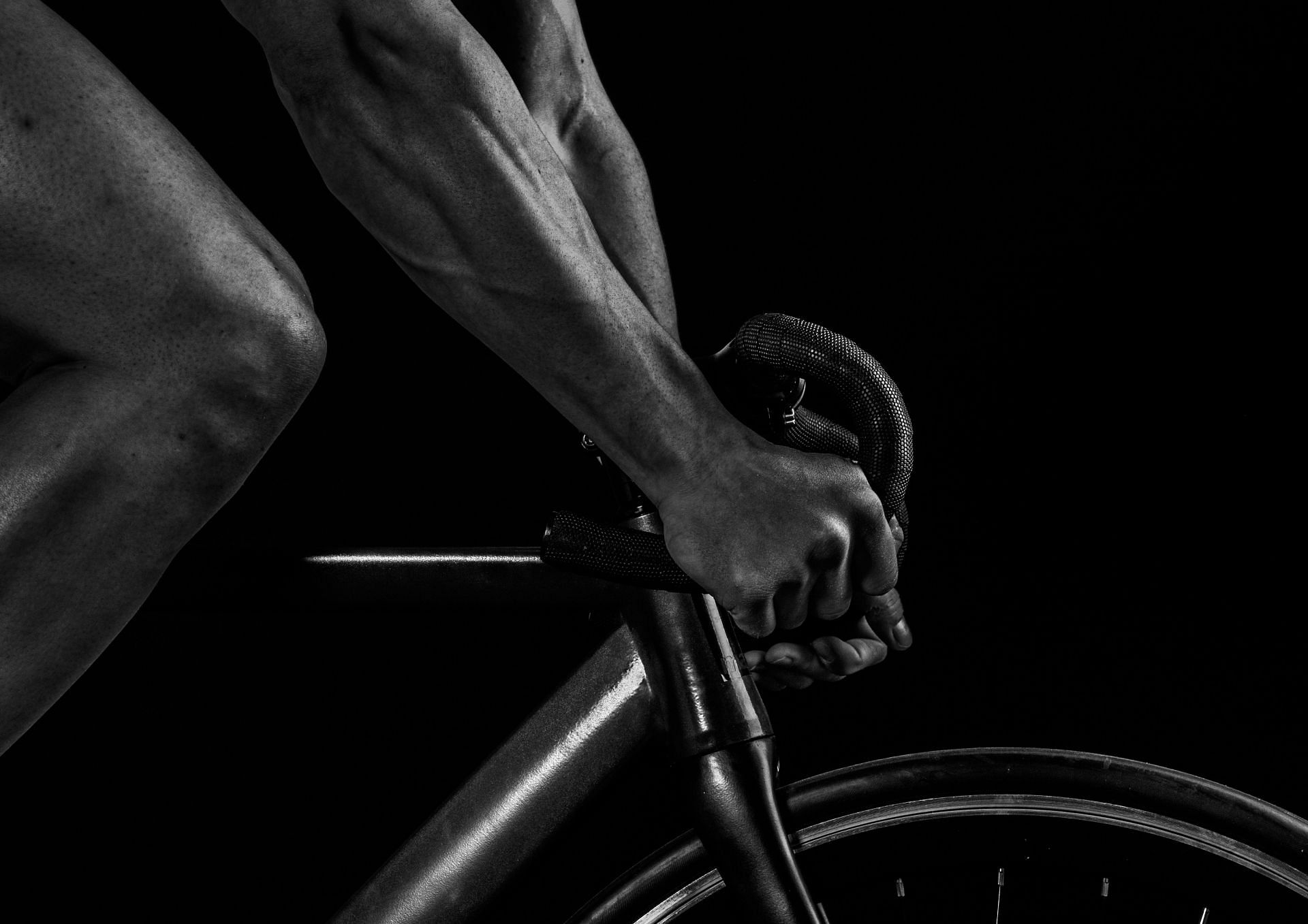 Rowing machine vs stationary bike ?Which one to choose (Image by Josh Nuttall/Unsplash)