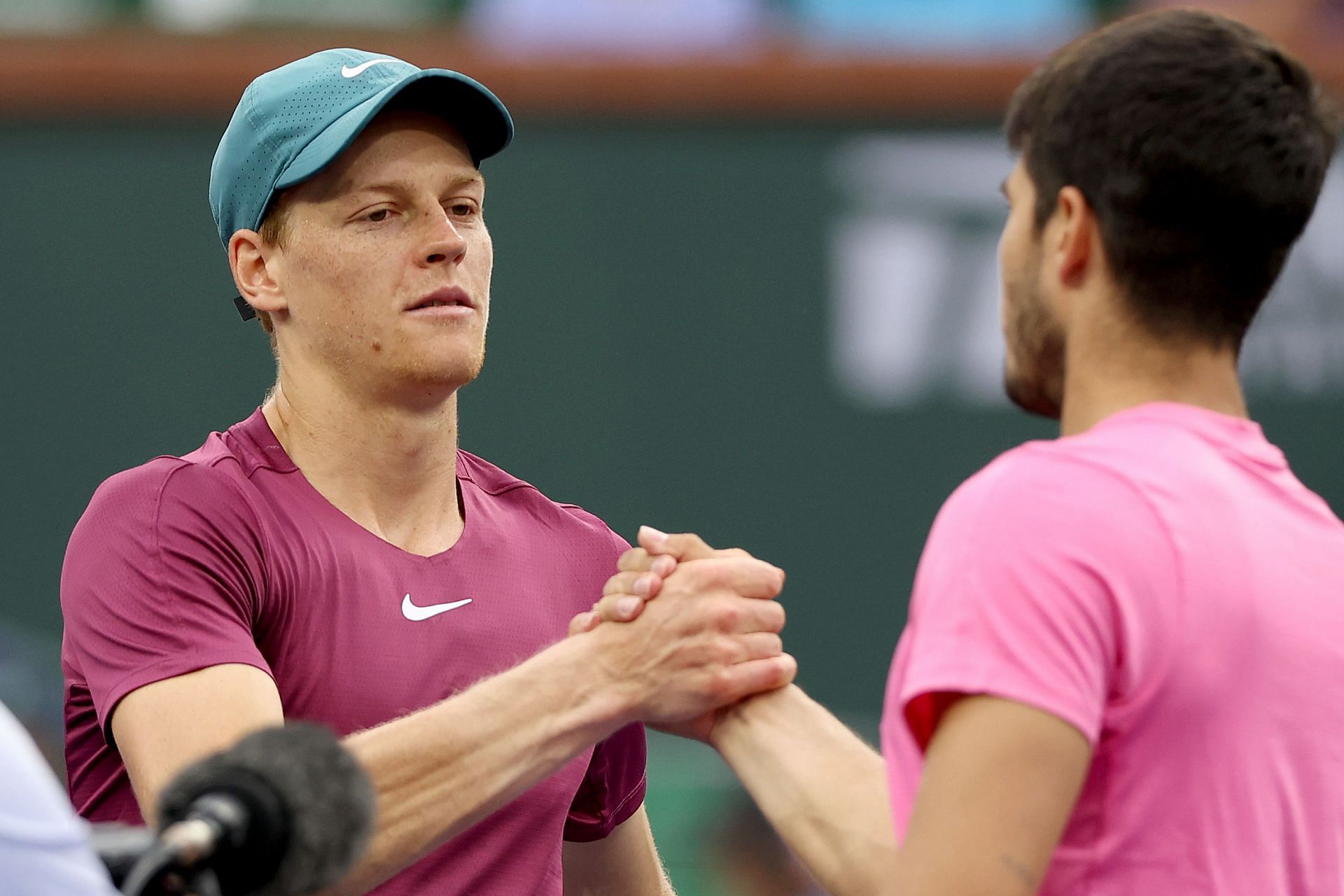 Jannik Sinner (L) and Carlos Alcaraz