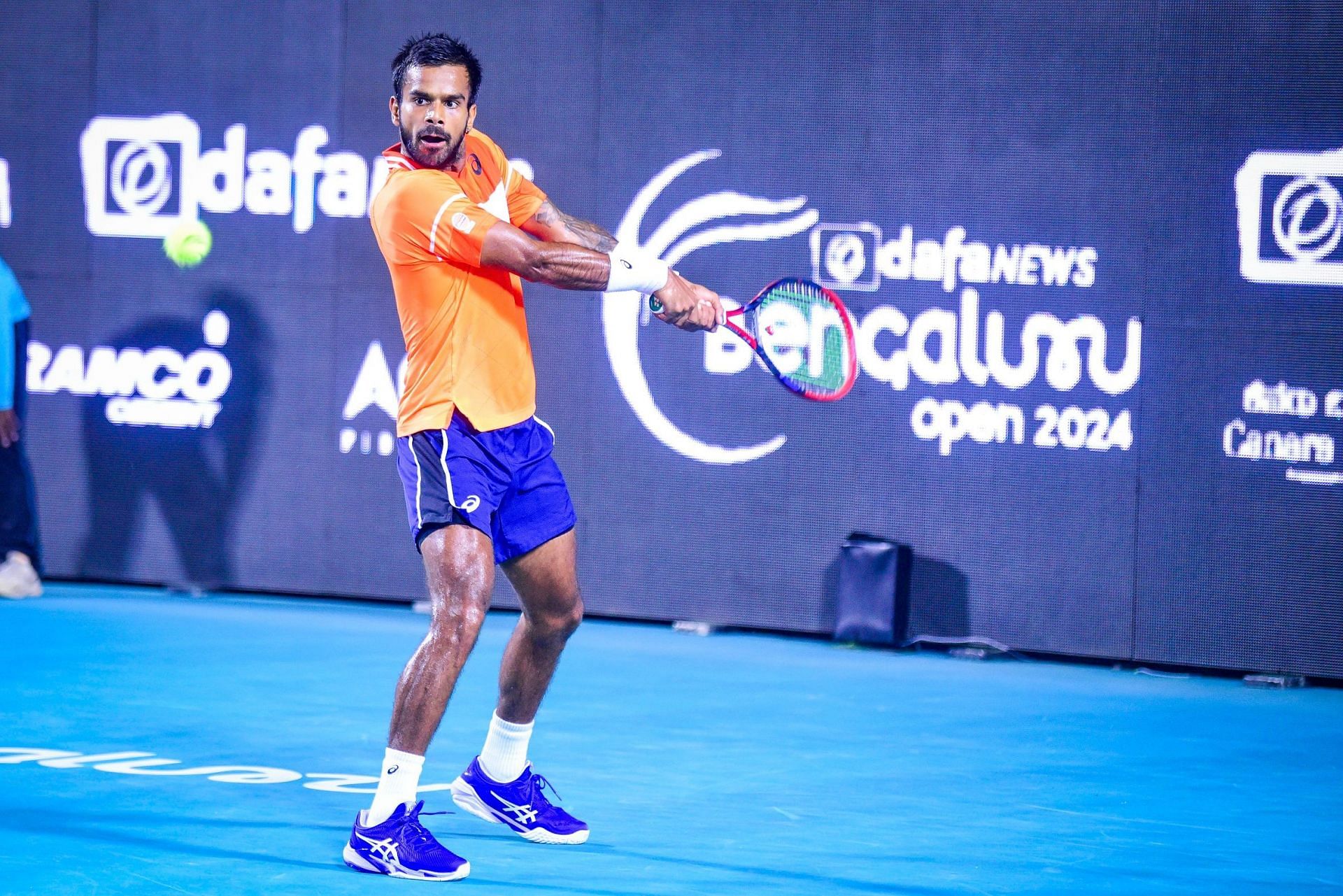 Sumit Nagal in action during the singles quarter final match during the DafaNews Bengaluru Open 2024 on Friday