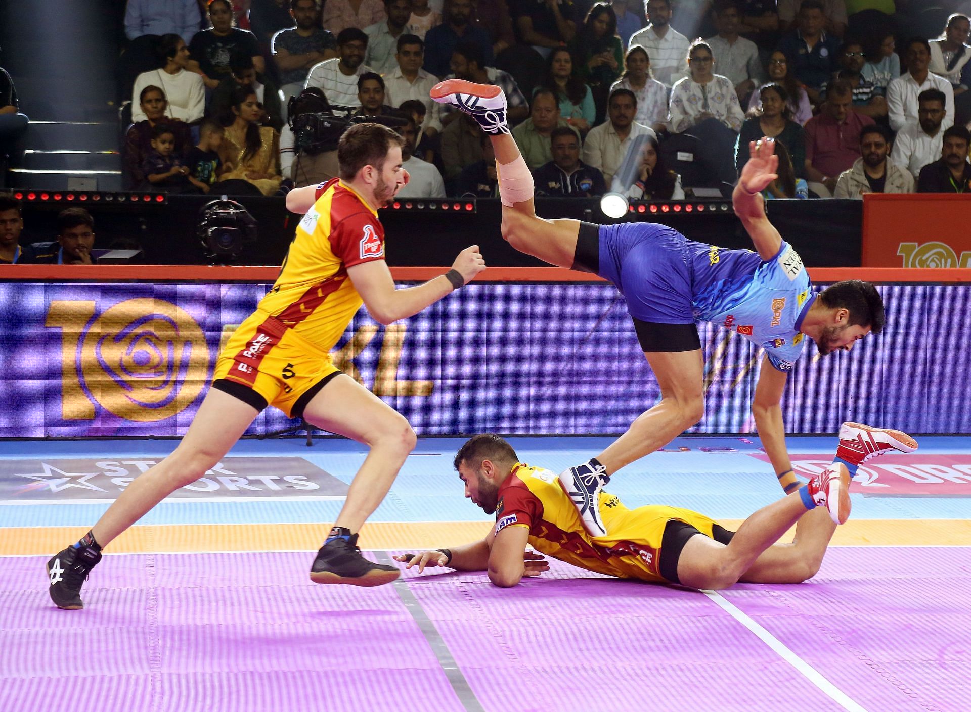 Bengal Warriors vs Telugu Titans (image via PKL)