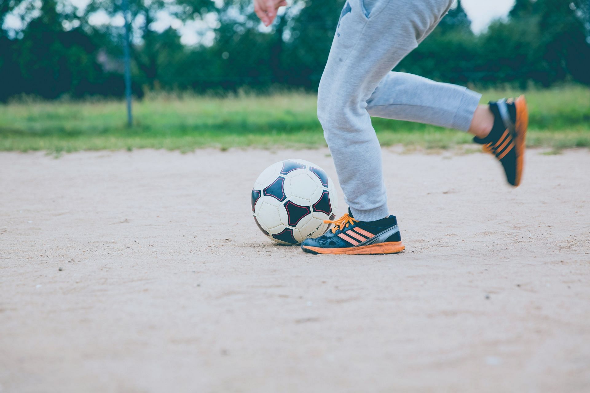 To deal with nicotine withdrawal play a sport and keep yourself active and busy (Image by Markus Spiske/Unsplash)