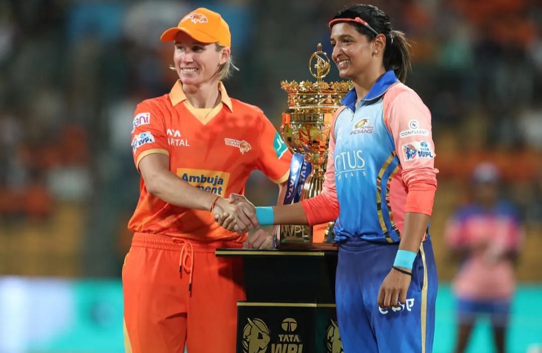 Beth Mooney and Harmanpreet Kaur with the WPL 2024 title 
