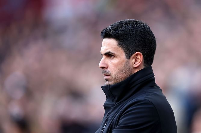"I did it in front of them" - Mikel Arteta hits back at Gary Neville and Jamie Carragher for comments after Arsenal's loss at Newcastle United