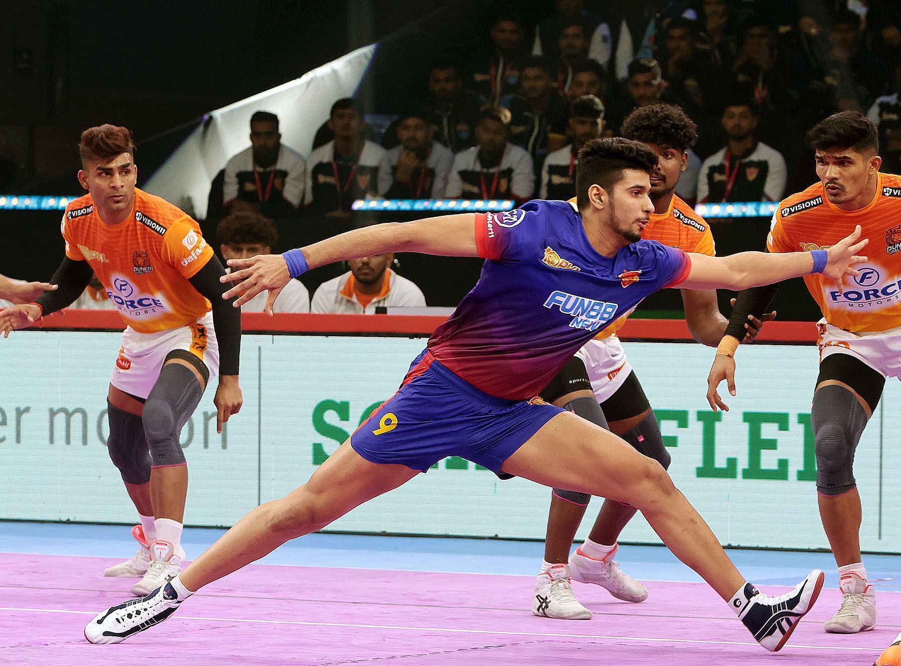 Yogesh in action against Puneri Paltan (Image via PKL)