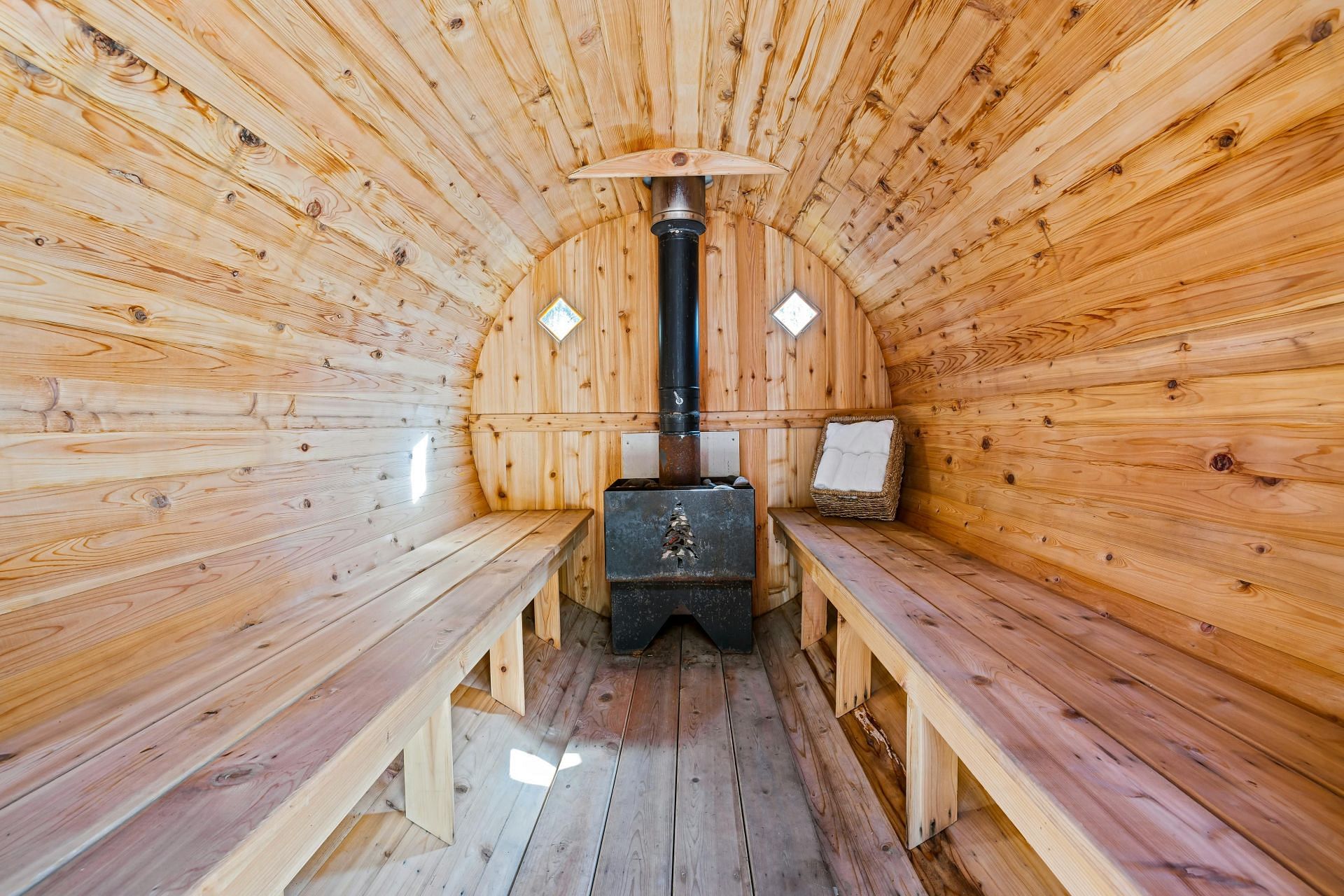 Sauna vs steam room (image sourced via Pexels / Photo by curtis)
