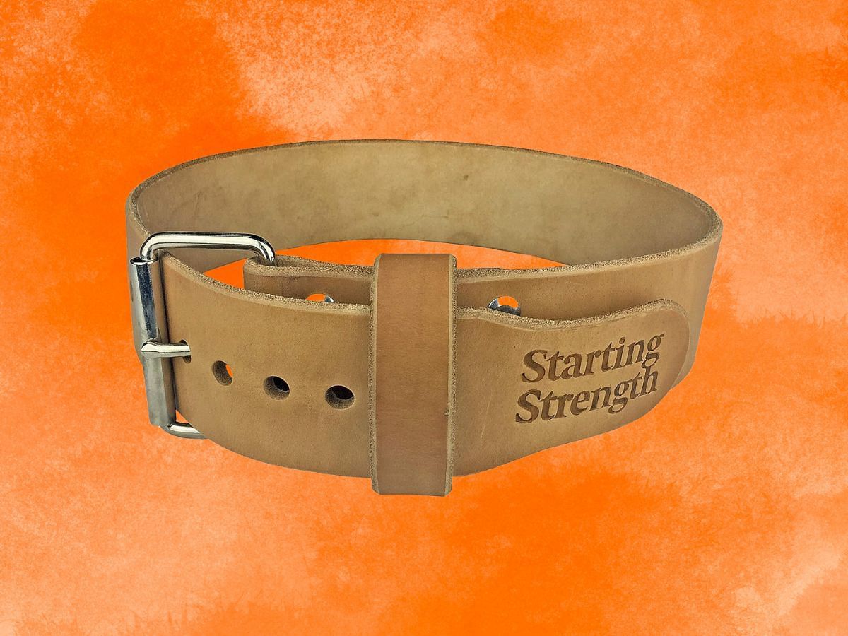 The Dominion strength training weightlifting leather belt (Image via Amazon)