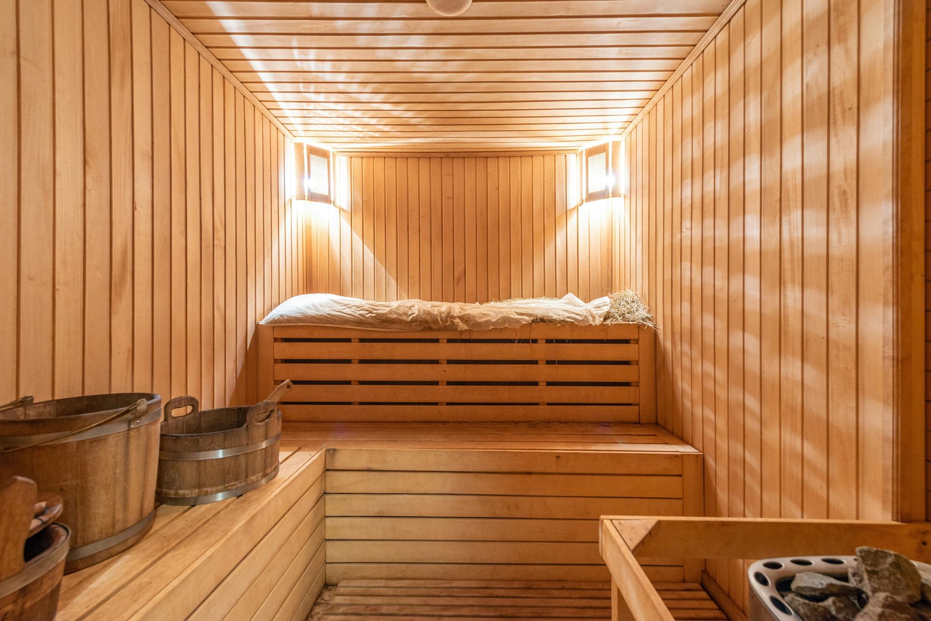 Sauna vs steam room (image sourced via Pexels / Photo by max)