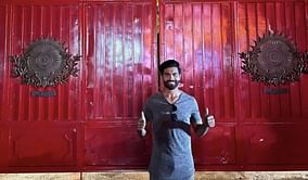 "Fun to pose as a fan in front of the legend’s house"- Ravindra Jadeja visits MS Dhoni's house in Ranchi after 4th Test vs ENG