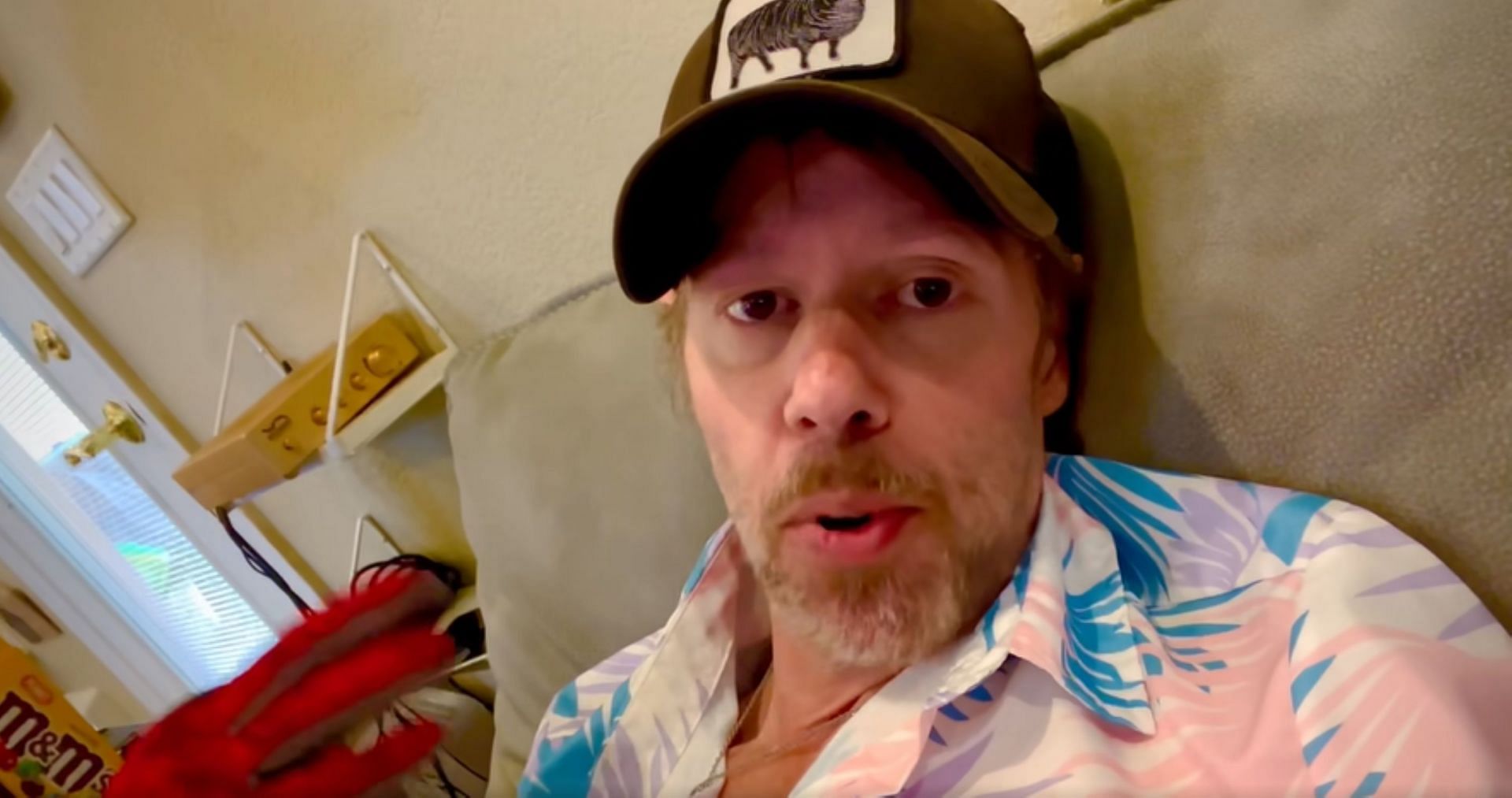 &quot;Toby Keith hospice&quot; video goes viral after country singer