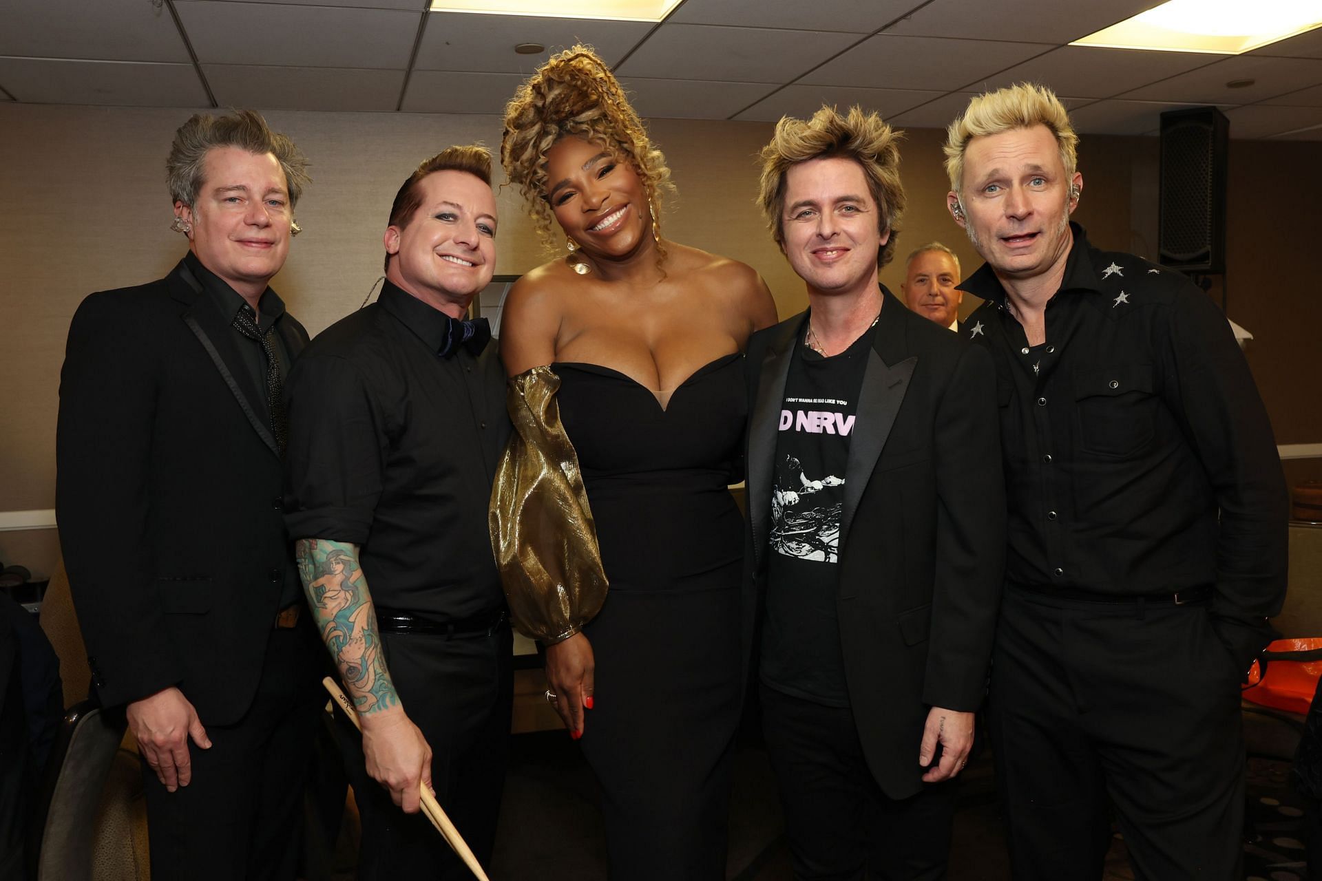 Serena Williams poses with American alternative rock band Green Day