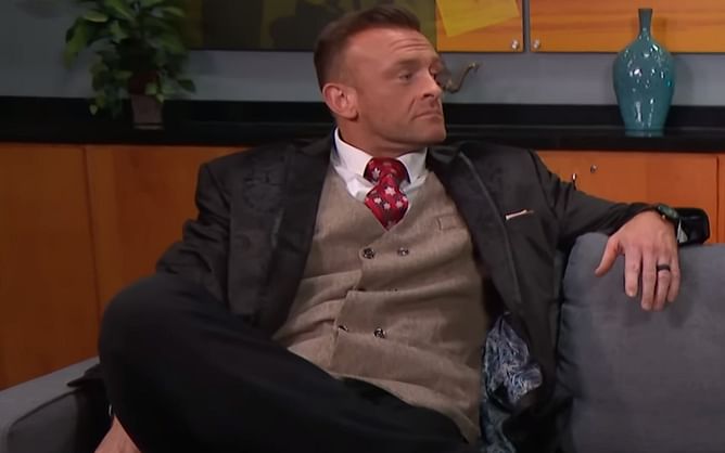 Top SmackDown star mysteriously re-injured and is helped backstage by GM Nick Aldis