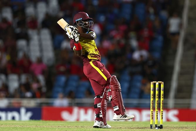 [Watch] Fan takes catch nonchalantly despite holding a drink as Sherfane Rutherford hits a six during AUS vs WI 3rd T20I