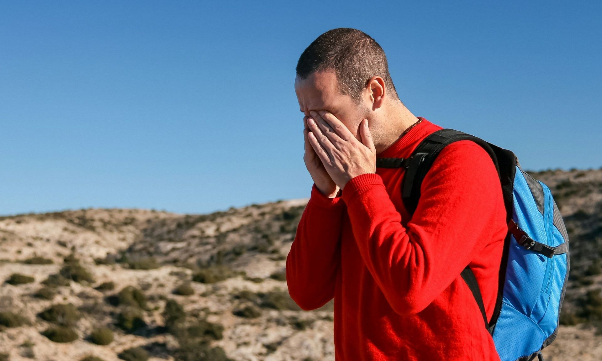 Ear and jaw pain (Image via Unsplash/Jorge Franganillo)