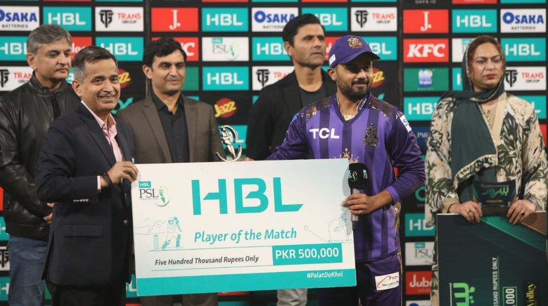 Saud Shakeel receiving an award (Image Courtesy: X/Pakistan Super League)