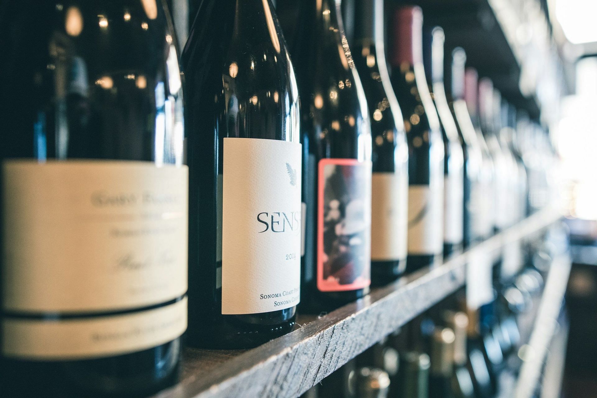 Healthy Red Wines (Image via Unsplash/Scott Warman)