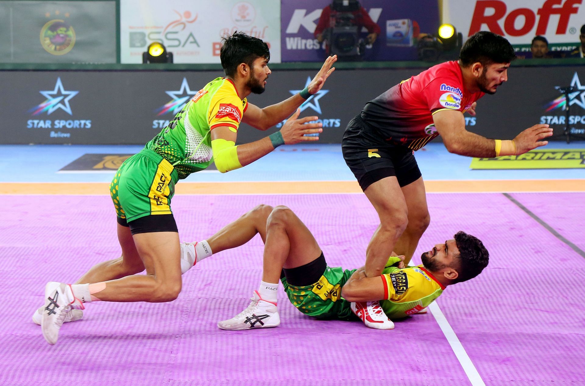 Ankit Jaglan with a double-ankle hold against Sushil (credits: PKL)