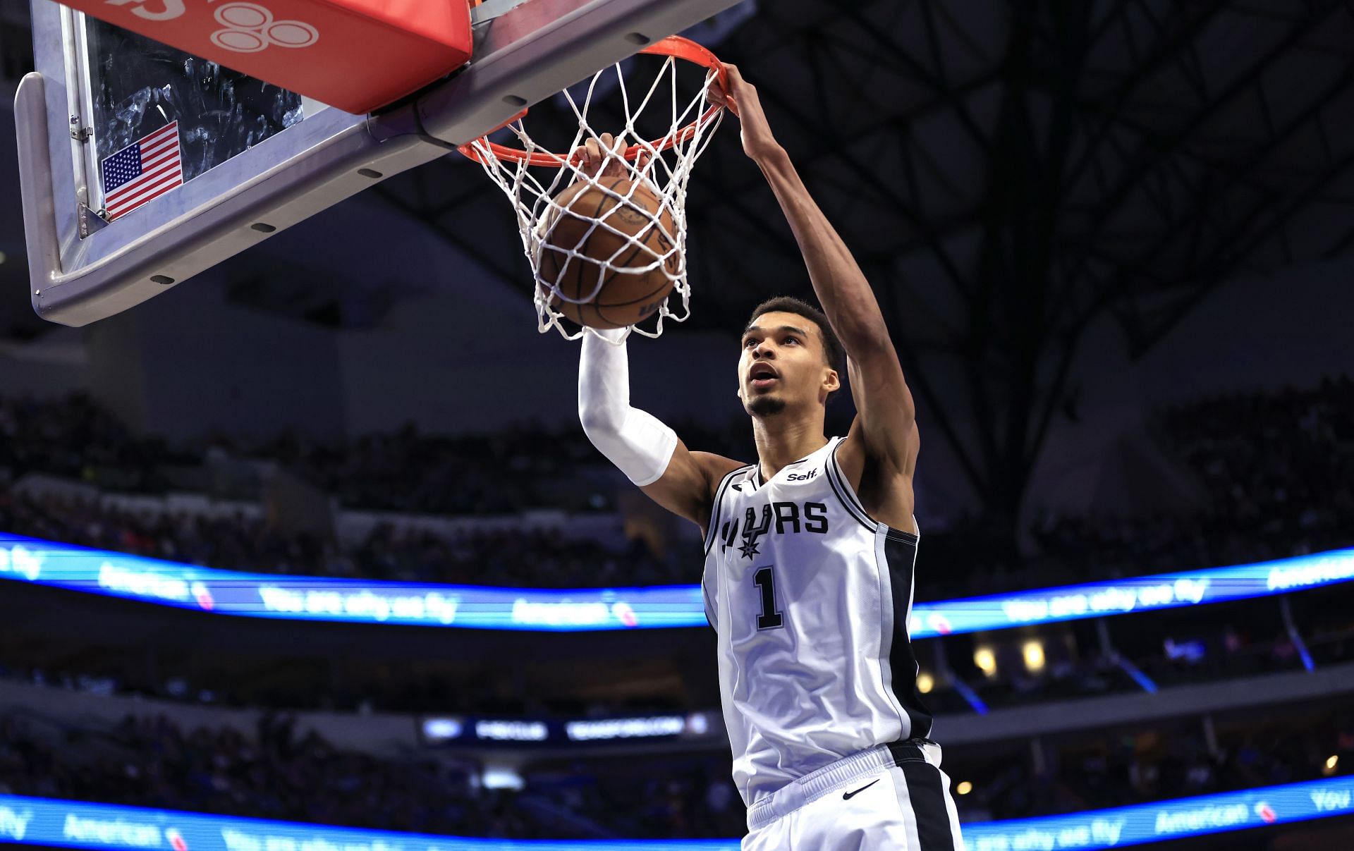 San Antonio Spurs v Dallas Mavericks