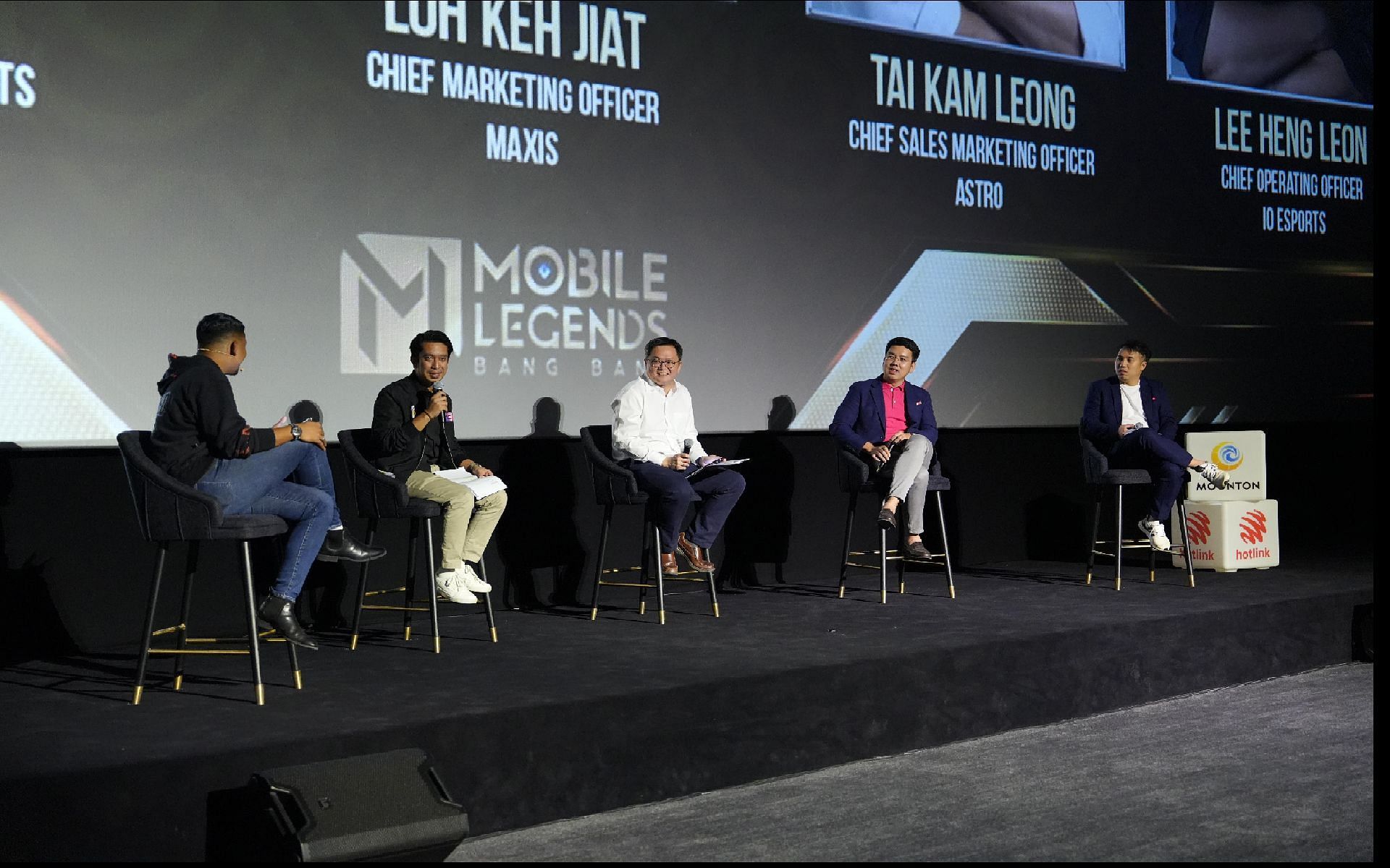 From left: Fikri Rizal Mahruddin, Marketing and Business Development Lead, MOONTON Games; YB Adam Adli, Deputy Minister of Youth and Sports, KBS; Loh Keh Jiat, Chief Marketing Officer, Maxis; Tai Kam Leong, Chief Sales Marketing Officer, Astro; and Leon Lee, Chief Operating Officer, IO Esports. (Image via Moonton Games) 