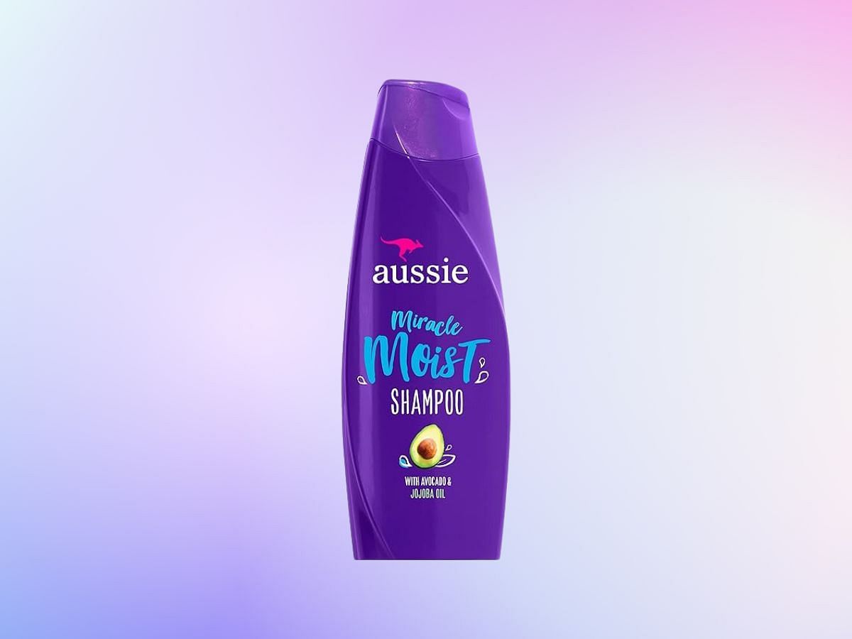 Aussie Miracle Moist Shampoo (Image via Amazon)