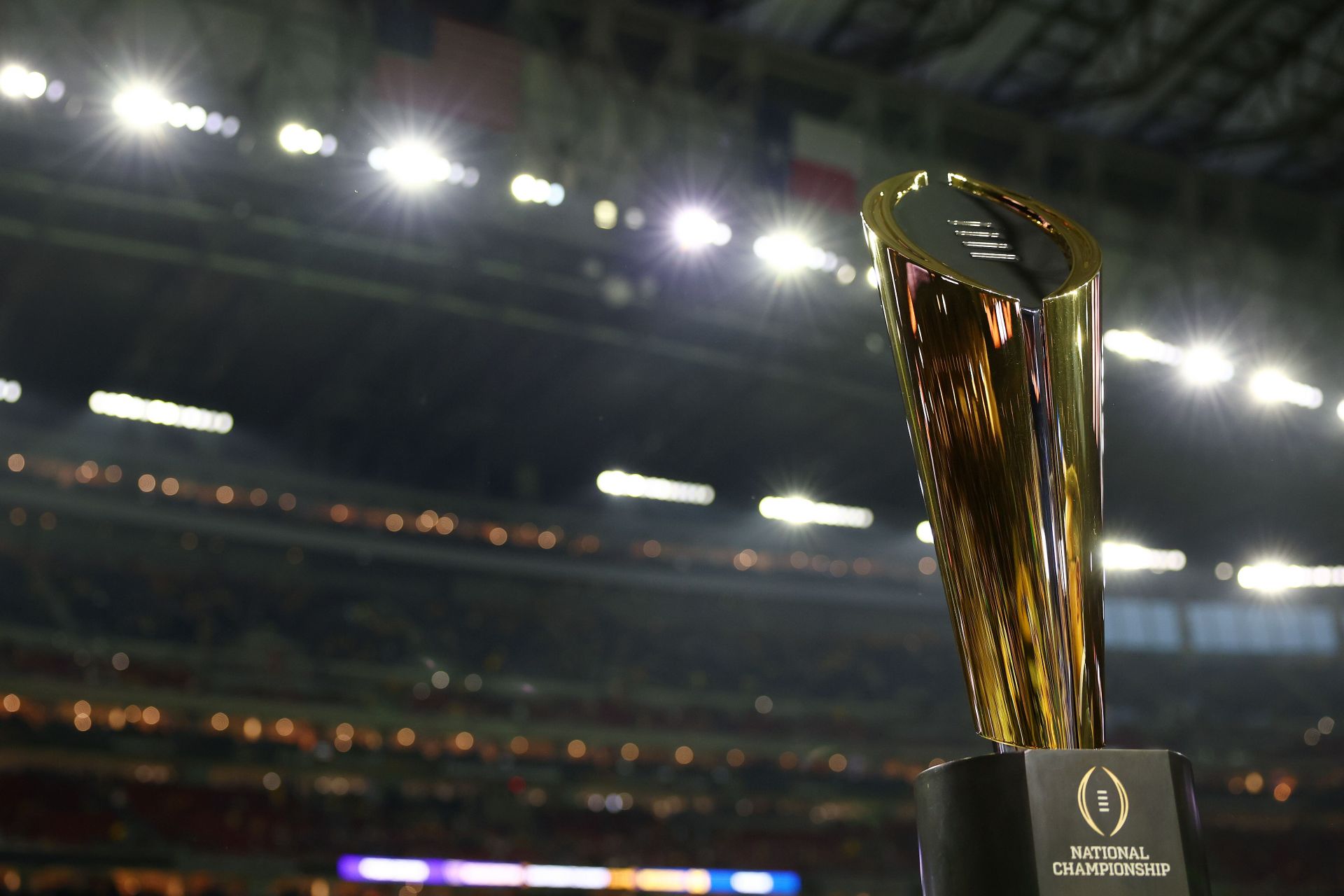 2025 College Football Playoff How many teams can qualify to contend