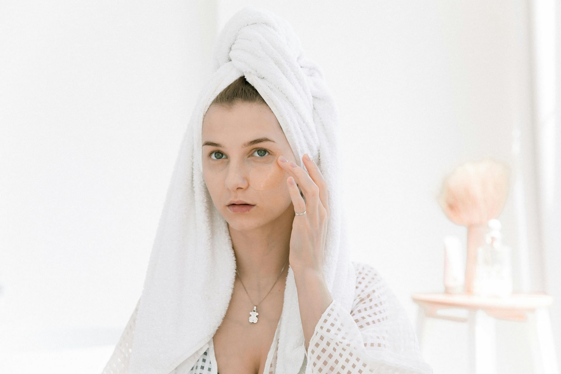 8 ways to remove unwanted hair at home (image sourced via Pexels / Photo by katrin)