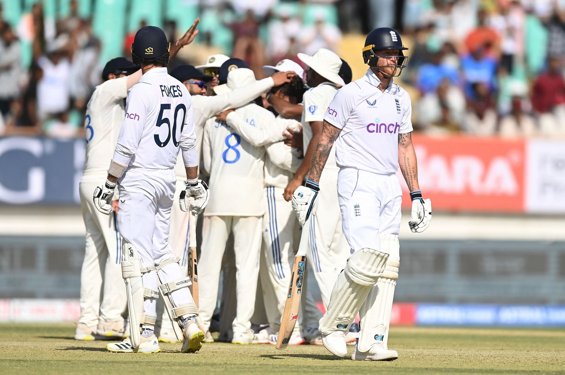 इंग्&zwj;लैंड के बल्&zwj;लेबाजों ने दूसरी पारी में भारतीय गेंदबाजों के सामने सरेंडर किया