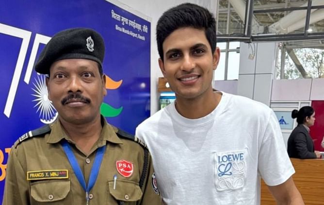 "Honoured" - Shubman Gill after meeting GT teammate Robin Minz's father at Ranchi airport
