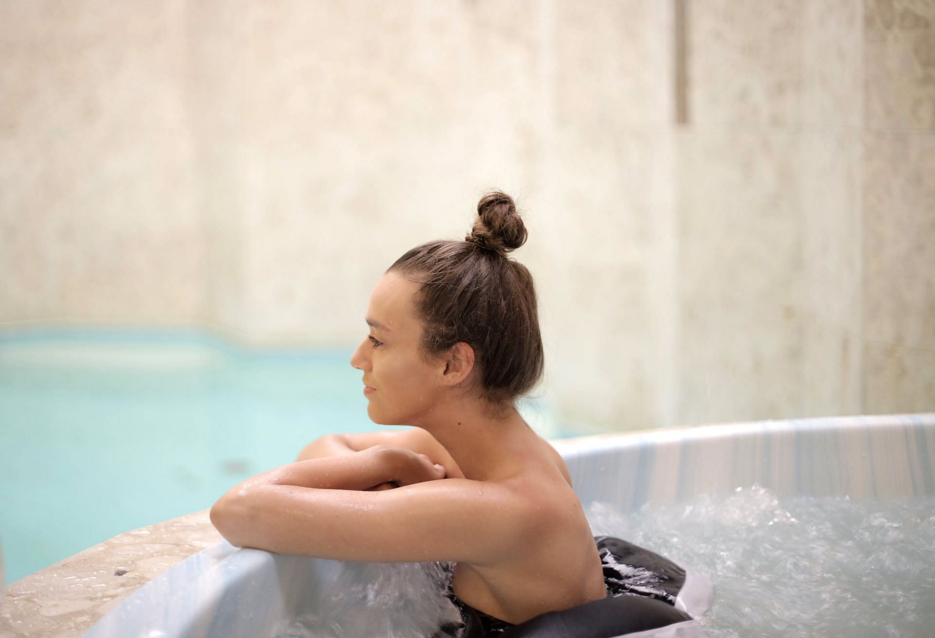 Hot tub health benefits (image sourced via Pexels / Photo by andrea)