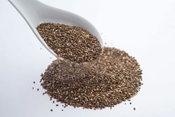 Chia seeds vs flax seeds: Which one should you use?