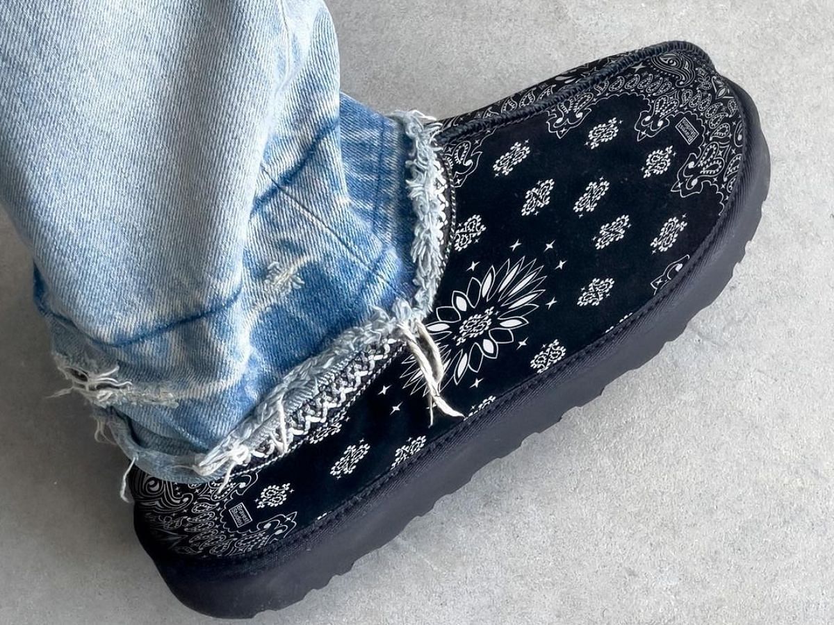 Black Bravest Paisley slippers (Image via Instagram/@cop_o_clock)
