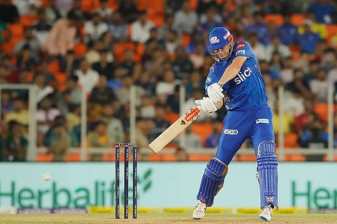 "You should recover the price you bought him for" - Sunil Gavaskar on Cameron Green's potential role for RCB in IPL 2024