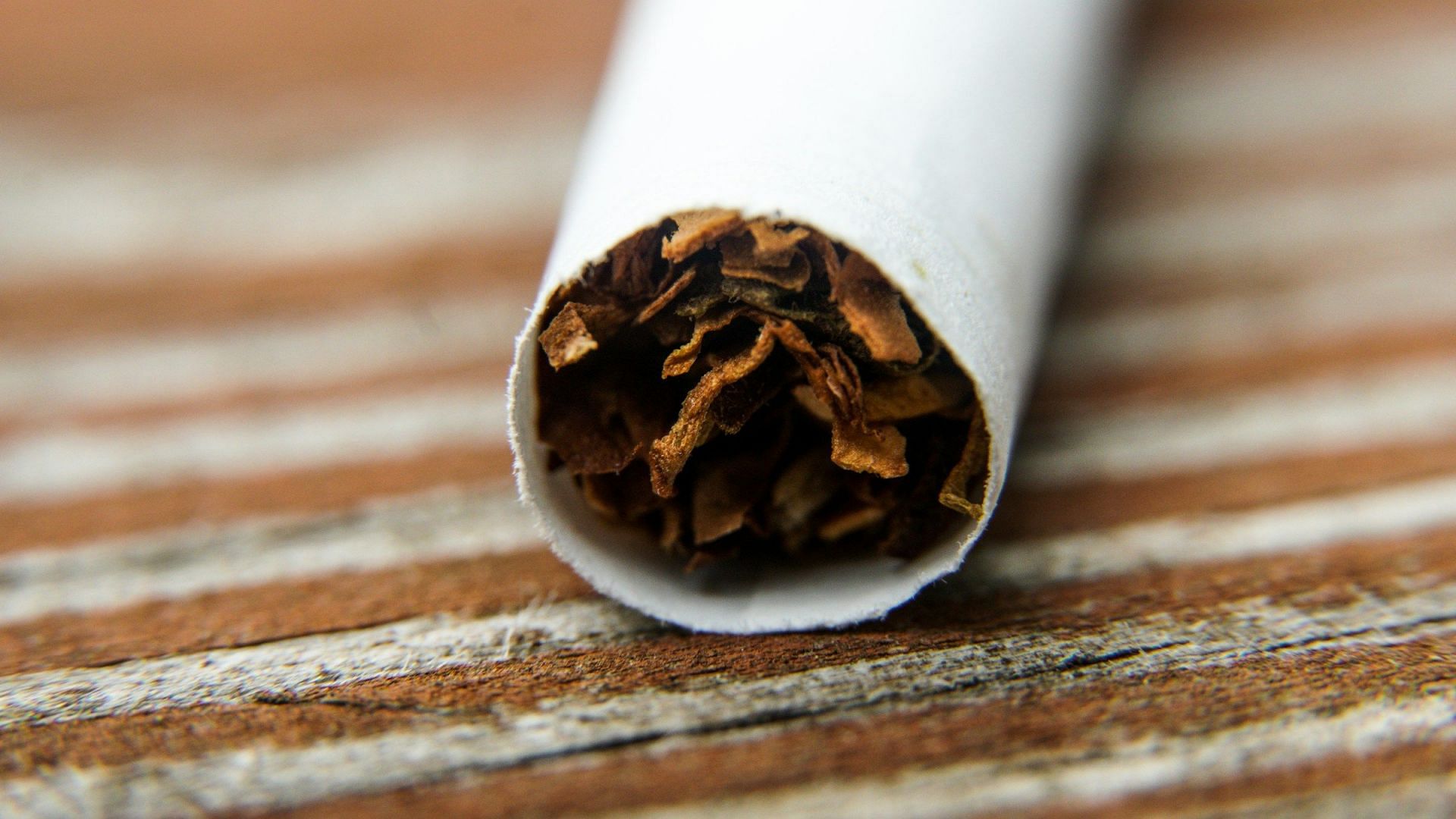 Quit chewing tobacco (Image via Unsplash/Khai Nguyen)