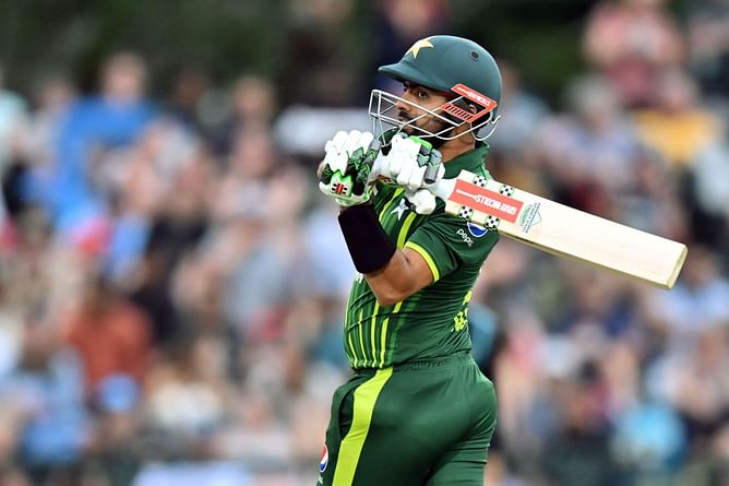 5 fastest batters to reach 10,000 T20 runs ft. Babar Azam and Virat Kohli