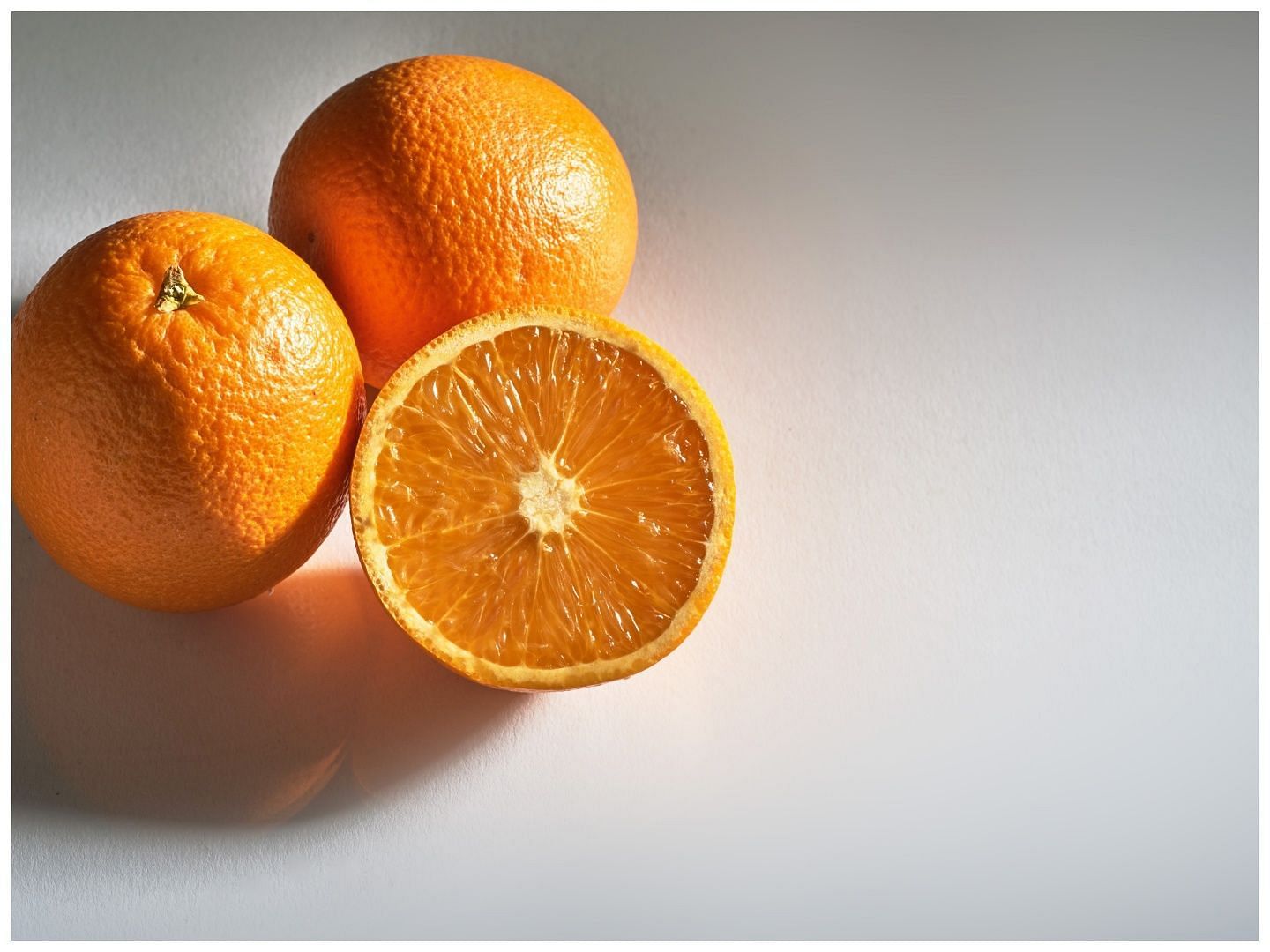 Understanding how to fit this fruit into the diet for a better health (Image via Vecteezy)