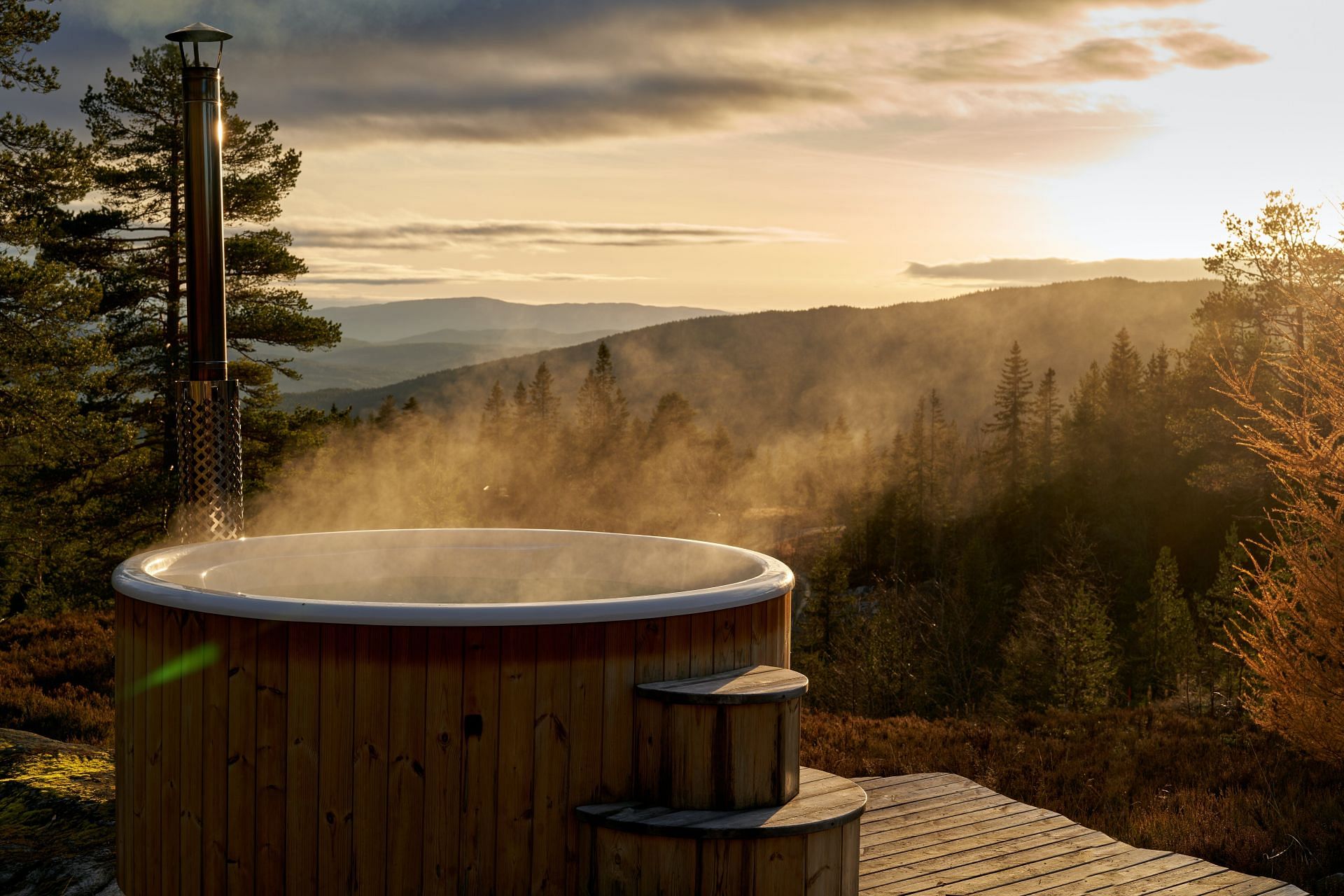Hot tub health benefits (image sourced via Pexels / Photo by barnabas)