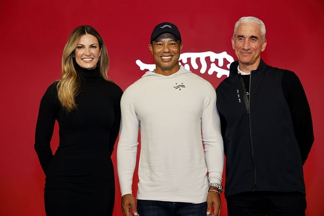 “You’ll look better than you do now” – Tiger Woods ‘roasts’ Barstool’s Riggs at the Sun Day Red launch event