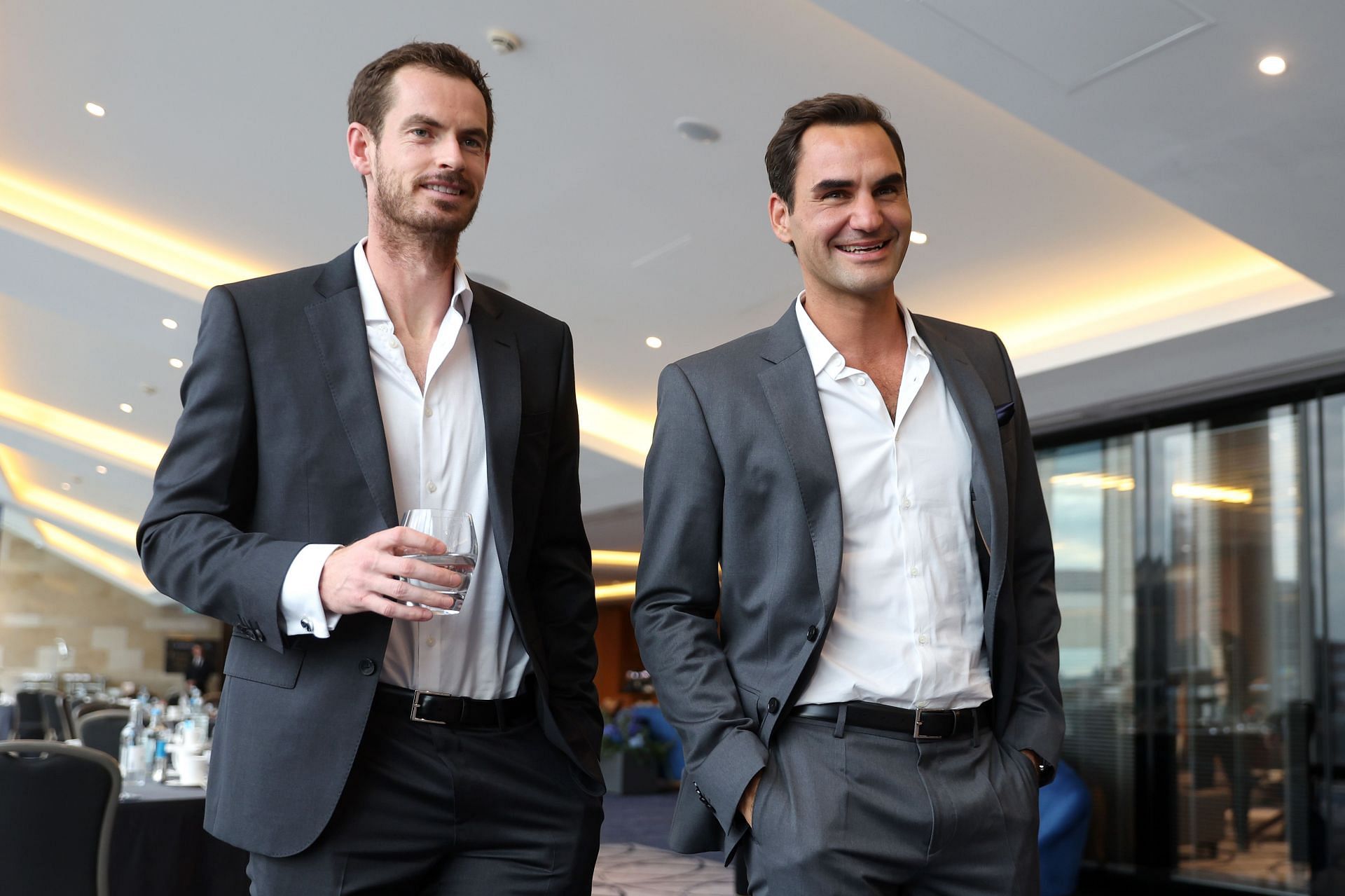 Andy Murray (L) and Roger Federer