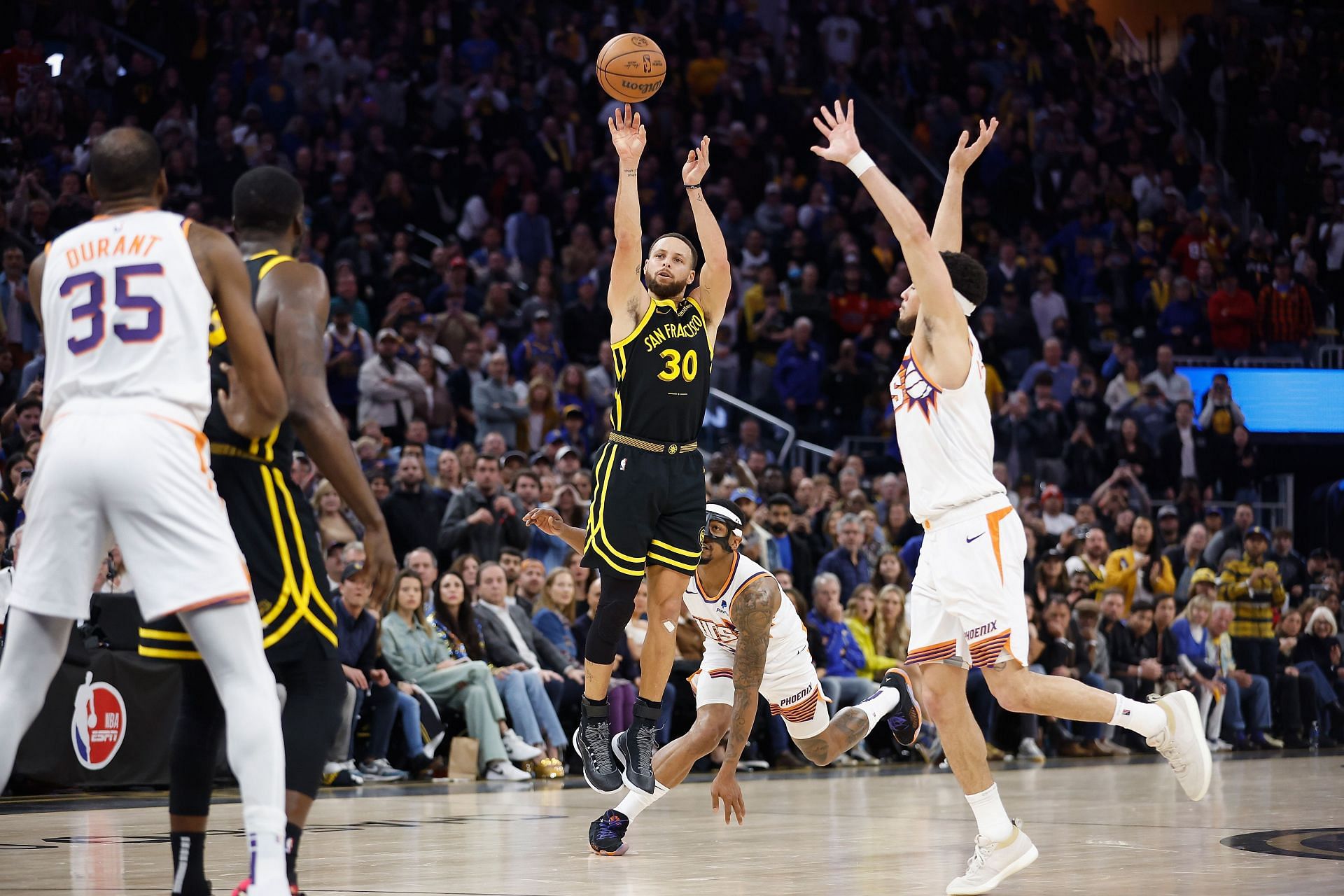 Phoenix Suns v Golden State Warriors