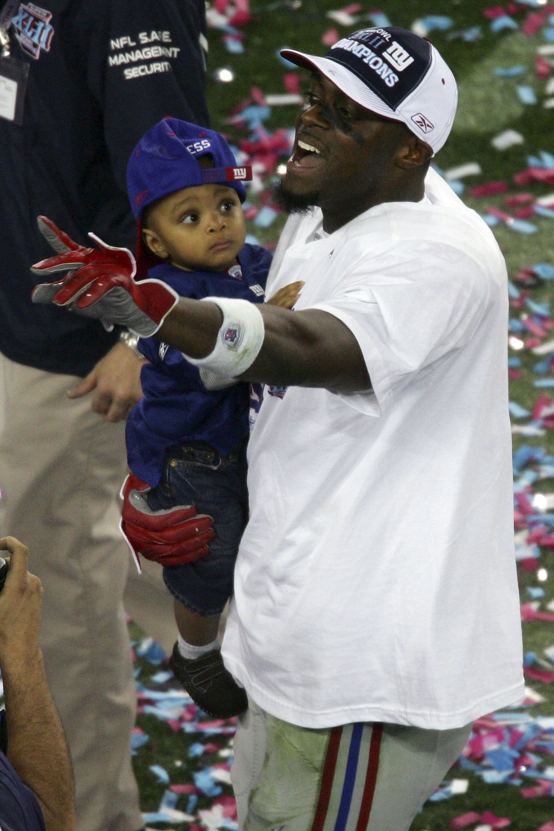 Plaxico Burress #17 of the New York Giants, celebrates with his son Elijah Burress