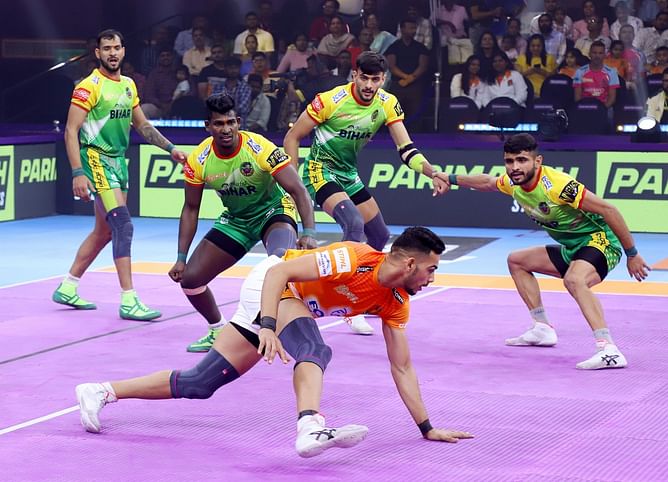 PKL 10 के सेमीफाइनल में Patna Pirates की करारी हार, ईरानी खिलाड़ी ने धमाल मचाते हुए अपनी टीम को फाइनल में पहुंचाया