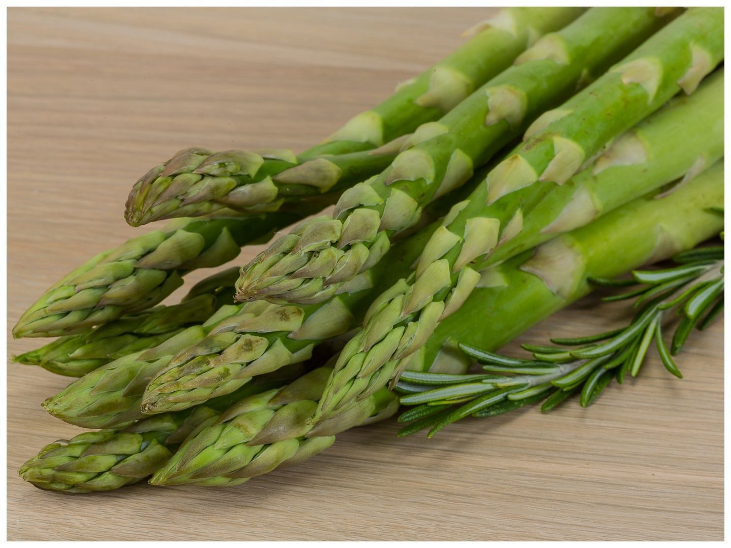 Among vegetables, asparagus has the highest antioxidant properties (Image via Vecteezy)