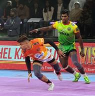 Aslam Inamdar in action against Pirates (Credits: PKL)