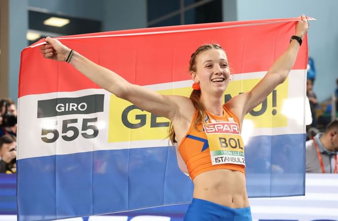 Femke Bol shatters her own 400m world record at Dutch Indoor Championships