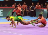 Sachin Tanwar in action against U Mumba (Credits: PKL)