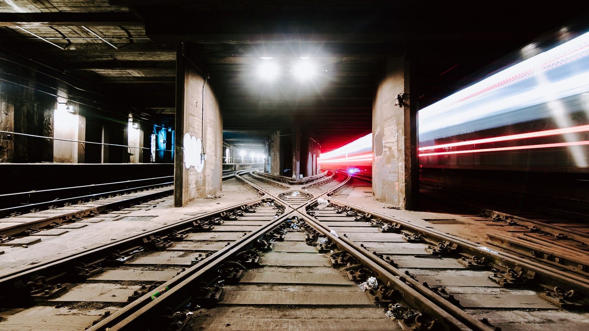 Bruno Almeida found dead on NYC train track (Representative image via Wirestock/Freepik)