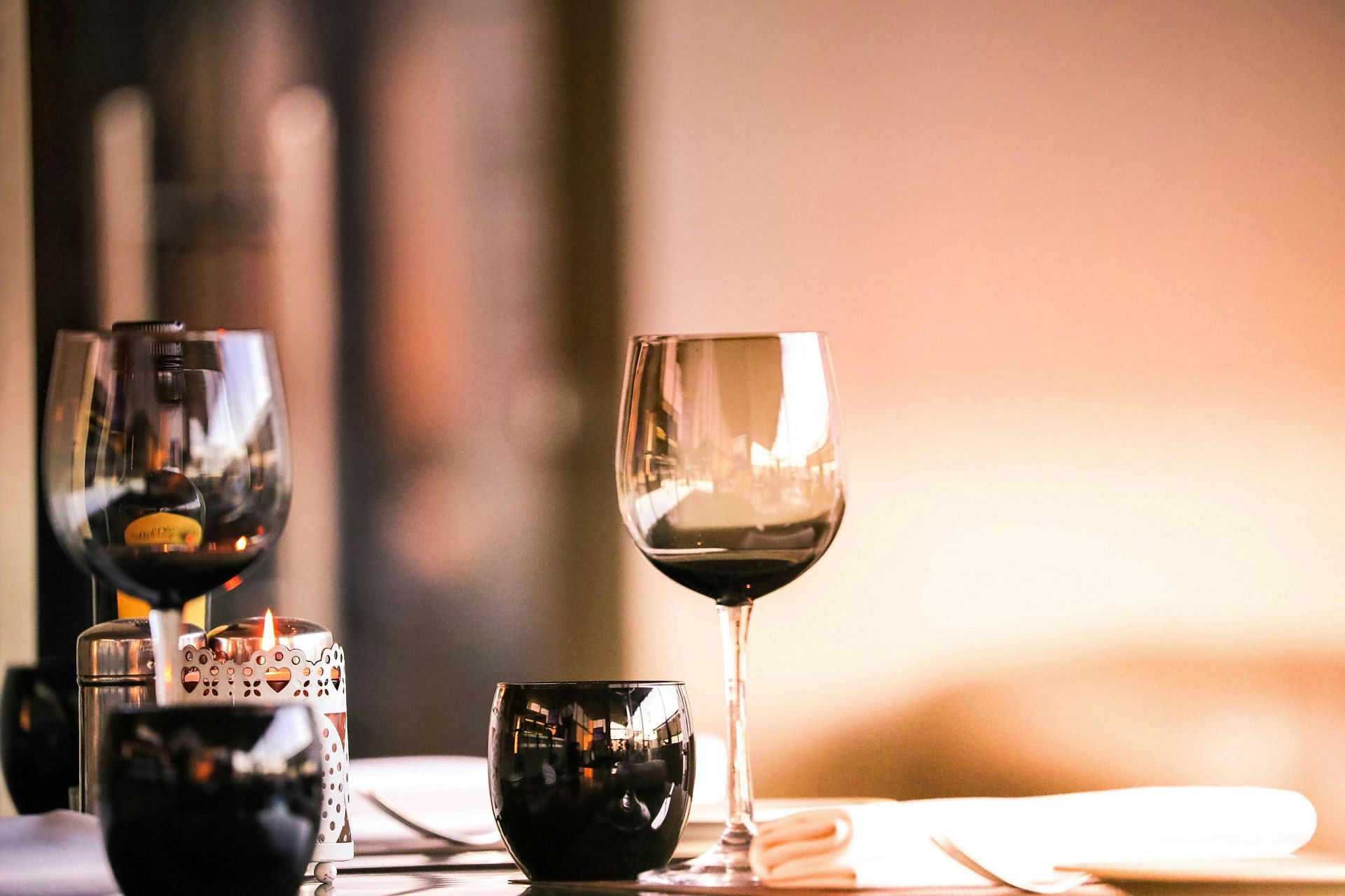 Red wine side effects (image sourced via Pexels / Photo by naim)
