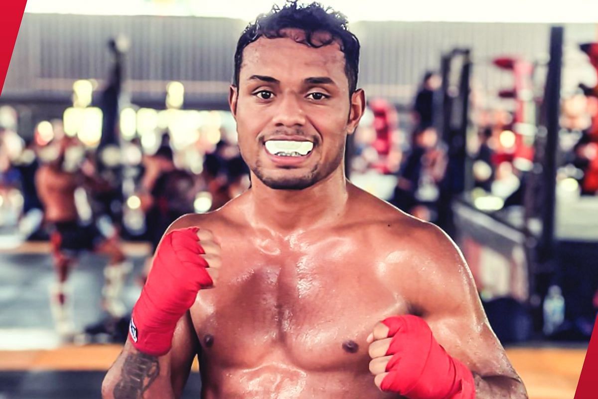 Felipe Lobo faces Jonathan Haggerty for the ONE bantamweight Muay Thai world title